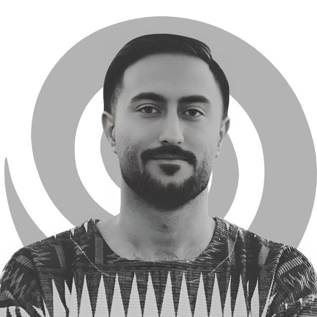داستانولوجیست با لوگوی پس زمینه